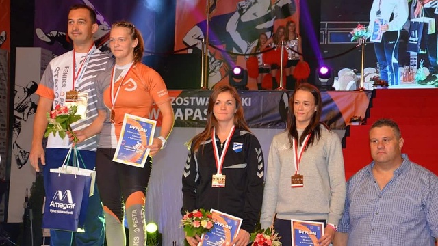 Katarzyna Mądrowska z Feniksa Stargard została mistrzynią Polski w zapasach seniorów zakończonych w Zgierzu.