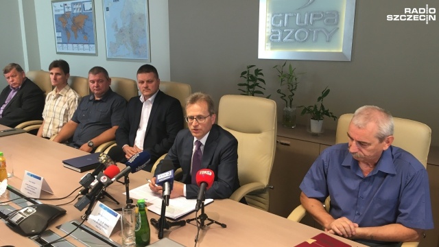 Zakłady Chemiczne Police bez umów śmieciowych - informuje prezes spółki. Wojciech Wardacki na poniedziałkowej konferencji prasowej, w obecności przedstawicieli sześciu związków zawodowych działających w firmie, podkreślał, że sprawy pracownicze są dla niego na pierwszym miejscu.