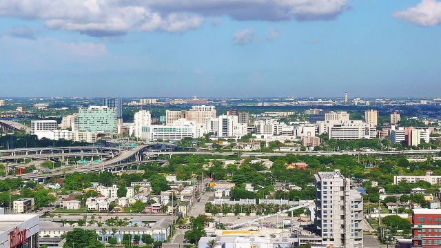 Na amerykańskiej Florydzie stwierdzono kolejne zarażenia wirusem Zika od miejscowych komarów. Pięć przypadków odnotowano w prestiżowe turystycznej dzielnicy Miami - Miami Beach.