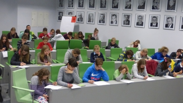 Ostatnia szansa, by zapisać uczniów podstawówek do Ekonomicznego Uniwersytetu Dziecięcego. W niedzielę kończy się rekrutacja dla piąto- oraz szóstoklasistów na bezpłatne zajęcia w całej Polsce.