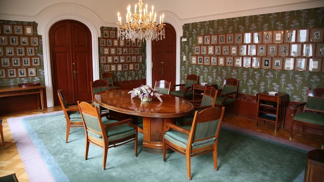 Trzech brytyjskich naukowców wykładających w USA zostało laureatami Nobla z fizyki. To David J. Thoulessa, F. Duncana M. Haldane i J. Michaela Kosterlitz.