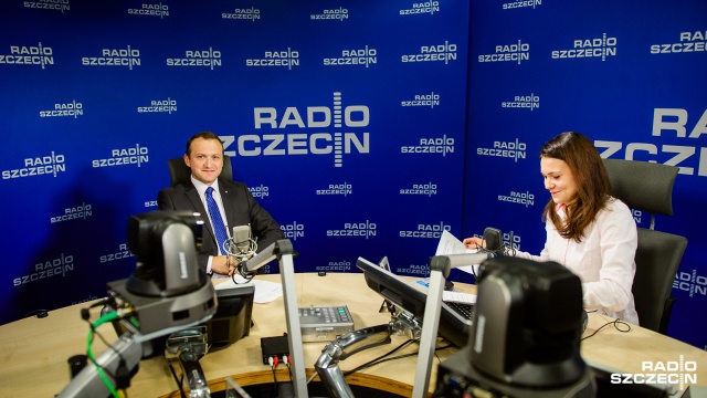 Krzysztof Rudzki w Rozmowach pod krawatem przypominał, że kilkunastoosobowa grupa Wszechpolaków była wyzywana i atakowana przez uczestniczki pikiety zorganizowanej przez zwolenniczki zabijania dzieci na życzenie.