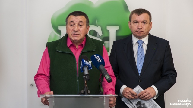 Polskie Stronnictwo Ludowe jest przeciwne ratyfikacji umowy o wolnym handlu z Kanadą. Zdaniem działaczy spowoduje to napływ tanich produktów rolnych z tego kraju, co może uderzyć w polskich rolników.