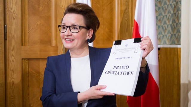 Politycy Platformy Obywatelskiej chcą złożyć do marszałka Sejmu wniosek o wotum nieufności wobec Anny Zalewskiej.