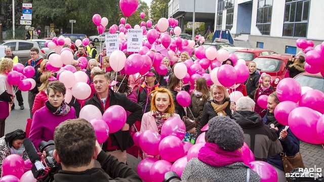 Raz w miesiącu badajmy się same, a raz w roku wykonajmy USG - do tego zachęcały w sobotę uczestniczki Marszu Różowej Wstążki.