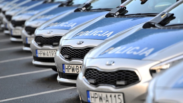 Blisko 80 milionów złotych wyda polska policja na nowe radiowozy. Komenda Główna kupi 740 nowych samochodów - informuje dziennik.pl.