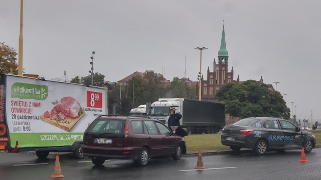 Rozbite BMW na Trasie Zamkowej w kierunku prawobrzeża i kolejne zderzenie w okolicy na wjeździe do miasta z Trasy Zamkowej w kierunku do ulicy Matejki. O zdarzeniach poinformowali nas słuchacze.