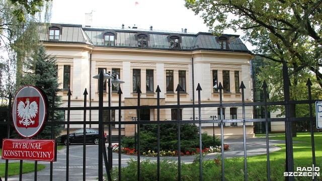Większe kompetencje prezydenta przy wyborze prezesa Trybunału Konstytucyjnego oraz skrócenie jego kadencji - takie propozycje są w nowym projekcie ustawy o Trybunale. Złożyli go posłowie Prawa i Sprawiedliwości.