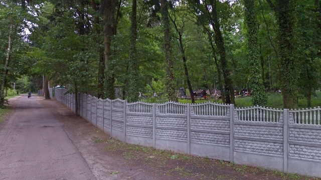 Na wniosek Rady Osiedla Płonia-Jezierzyce-Śmierdnica wybudowano dojazd do nekropolii oraz poszerzono bramę wjazdowa od strony ul. Ceramicznej.
