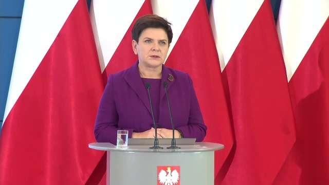 Zalecenia Komisji Europejskiej napisane są pod dyktando polityczne - mówiła podczas konferencji prasowej premier Beata Szydło.