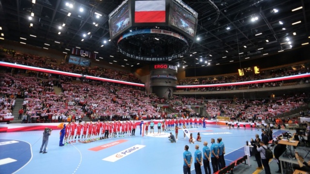 Serbowie za silni dla Biało-Czerwonych. Polacy fatalnie rozpoczęli walkę podczas rozgrywanych w Ergo Arenie eliminacji do Mistrzostw Europy w piłce ręcznej. Po słabym meczu przegrali 32:37.