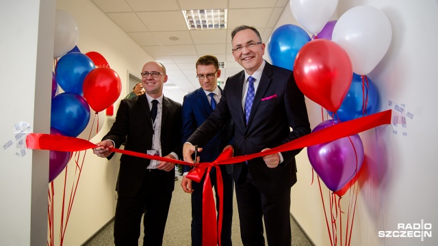 Od środy w biurowcu Oxygen w centrum miasta oficjalnie działa Międzynarodowe Centrum Obsługi Klienta. Obecnie pracuje w nim ponad 60 osób. Firma Diebold Nixdorf to producent bankomatów, terminali i oprogramowania do nich.