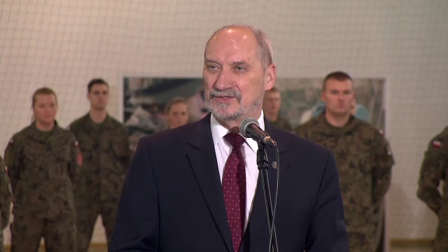 Polski minister obrony narodowej liczy na polepszenie stosunków polsko-amerykańskich po wygranej Donalda Trumpa. Antoni Macierewicz na konferencji pasowej przypominał wypowiedzi Trumpa o Polsce.