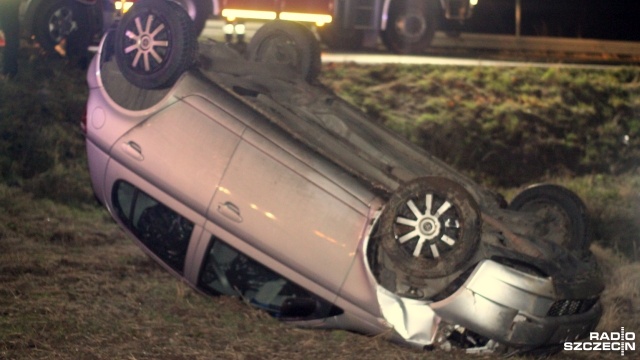Po godzinie 20 w miejscowości Malanowo w gminie Karlino dachowało auto osobowe.