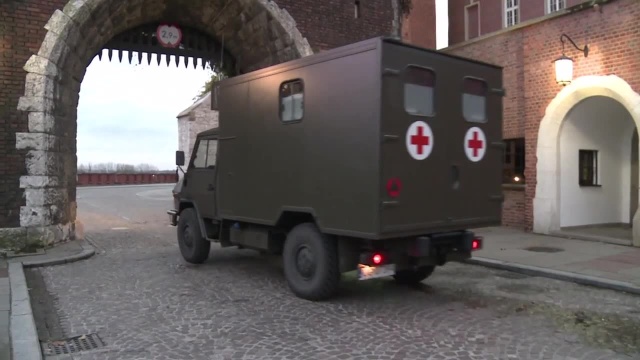 Trumny wydobyte z sarkofagu przewieziono w nocy do pomieszczeń udostępnionych przez Zakład Medycyny Sądowej Uniwersytetu Jagiellońskiego Collegium Medicum.