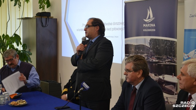 Minister Gospodarki Morskiej i Żeglugi Śródlądowej Marek Gróbarczyk przyjechał w środę do Kołobrzegu, by spotkać się z rybakami. Ci nadal narzekają na kiepską sytuację na Bałtyku.