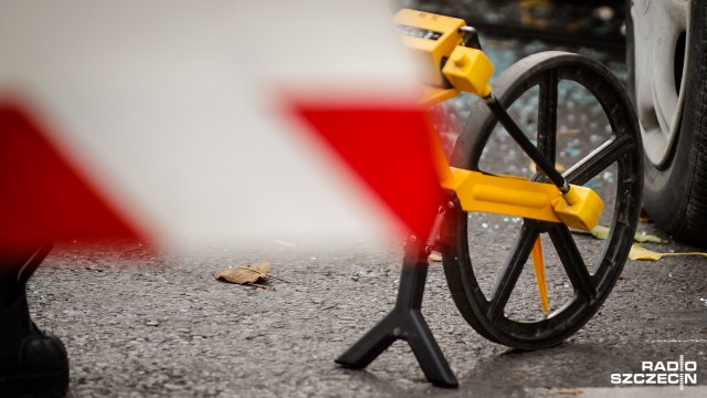 Jedna osoba zginęła w wypadku na drodze krajowej nr 22. W środę przed godz. 5, niedaleko miejscowości Rusinowo w powiecie wałeckim, zderzyły się ciężarówka i samochód osobowy.