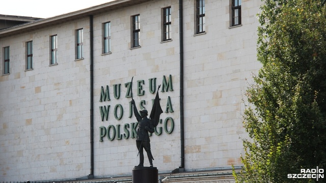 Po 75 latach wraca do Polski. Szwedzka armata przeciwlotnicza Bofors trafiła właśnie do Gdyni - podają ogólnopolskie media.