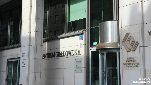 Agencja Standard and Poor039s utrzymała rating kredytowy Polski na dotychczasowym poziomie. Podniosła jednak tak zwaną perspektywę - z negatywnej do stabilnej.