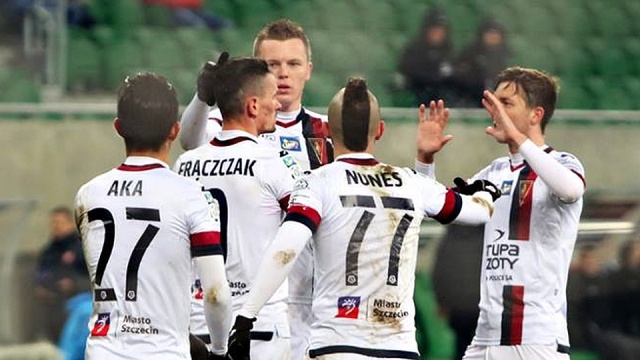 Piotr Celeban dla Śląska, a Adam Frączczak dla Pogoni - to strzelcy bramek w sobotnim spotkaniu. Mecz był szybki, z przewagą Pogoni, ale długimi fragmentami brakowało w grze zespołów jakości.