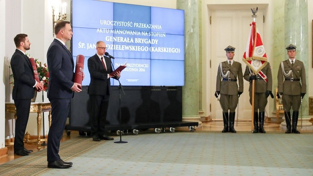 Na wniosek ministra obrony narodowej stopień nadał Prezydent Polski. Podczas uroczystości Andrzej Duda mówił, że nominacja to akt historycznej sprawiedliwości.