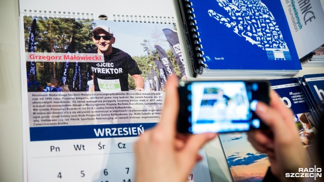 Daty w wypukłych ramkach, dotykowe grafiki oraz teksty w języku Braille039a - tak wyglądają pierwsze w regionie przewodniki po Zachodniopomorskiem oraz kalendarze dla niewidomych i niedowidzących.