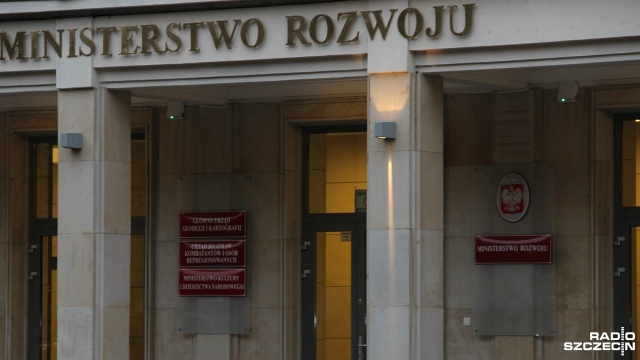 Wicepremier Mateusz Morawiecki zadowolony ze wskaźników polskiej gospodarki. Minister rozwoju i finansów powiedział podczas Forum Przemysłowego w Karpaczu, że krótkookresowo słaby złoty pomaga polskiej gospodarce.