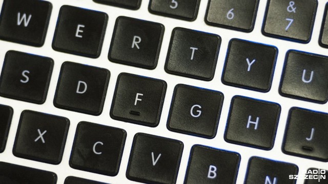Rosjanie mogli wpływać na wybory prezydenckie w USA przeprowadzając cyberataki - do takich wniosków dochodzi CIA. Prezydent Barack Obama nakazał przeprowadzenie dochodzenia, które ma dokładnie wyjaśnić wszystkie przypadki nielegalnych działań w internecie.