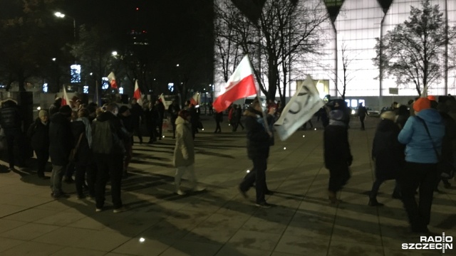 Protest sejmowej opozycji wspierało około siedemdziesięciu osób w Szczecinie.