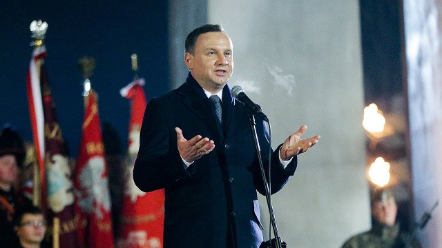 W oświadczeniu prezydent Polski napisał, że tylko po wyciszeniu prace w parlamencie będą mogły odbywać się bez przeszkód, w sposób cywilizowany i z należną powagą.