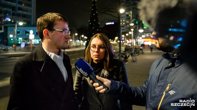 Do zamachu doszło trzy lub cztery minuty po godzinie dwudziestej - tak wynika z relacji świadków, z którymi rozmawiał reporter Radia Szczecin.