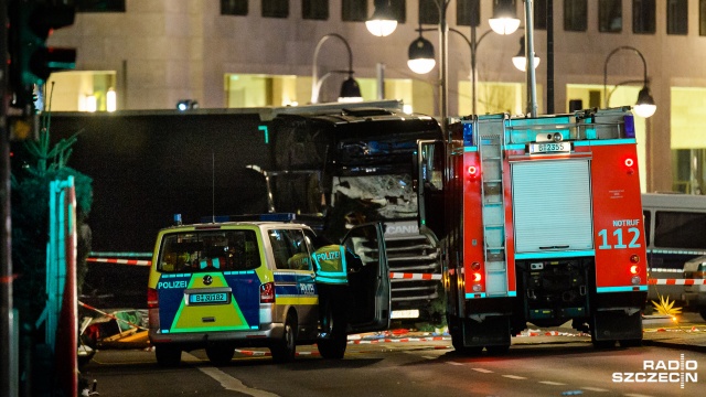 GPS sugeruje, że ktoś próbował się nauczyć jeździć ciężarówką - tak mówi w rozmowie z Wirtualną Polską pracownik firmy transportowej z Gryfina. Pojazd właśnie tej firmy wjechał w jarmark bożonarodzeniowy w Berlinie, zginęło przynajmniej 12 osób.