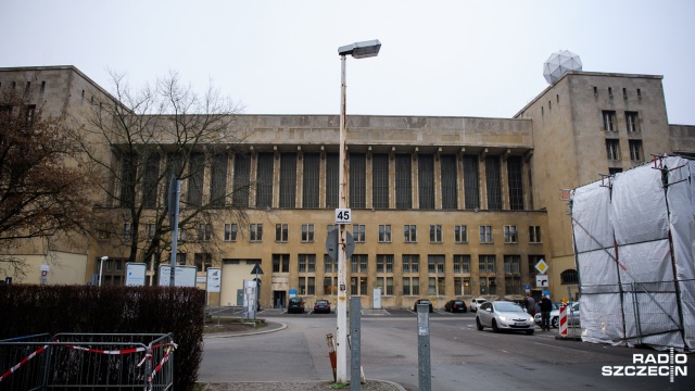 23-letni Pakistańczyk zatrzymany w związku z poniedziałkowym atakiem terrorystycznym w Berlinie miał mieszkać w ośrodku dla imigrantów w Tempelhof. Tam w hangarach po byłym lotnisku mieszka ok. 1,5 tysiąca osób m.in. z Syrii, Iranu i Pakistanu.