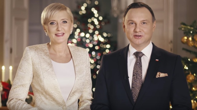 Para prezydencka złożyła życzenia Polakom z okazji Świąt Bożego Narodzenia. Nagranie opublikowano na internetowej stronie prezydenta.