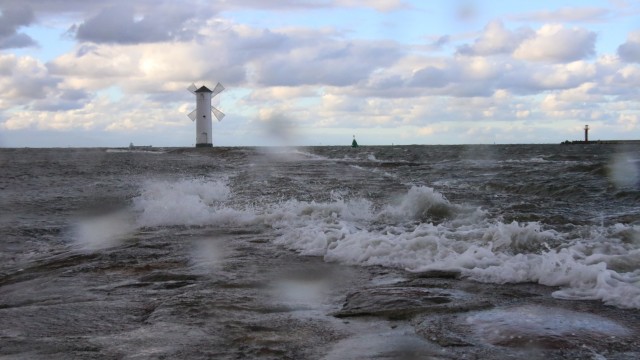 Poziom wody coraz wyższy. Stan alarmowy w Świnoujściu