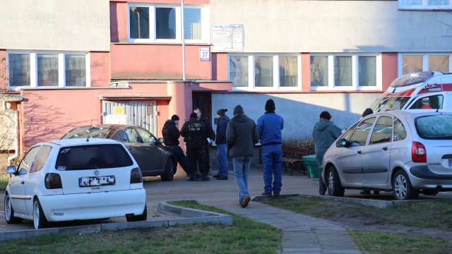 Zwłoki młodego mężczyzny w mieszkaniu przy ulicy Matejki w Świnoujściu.