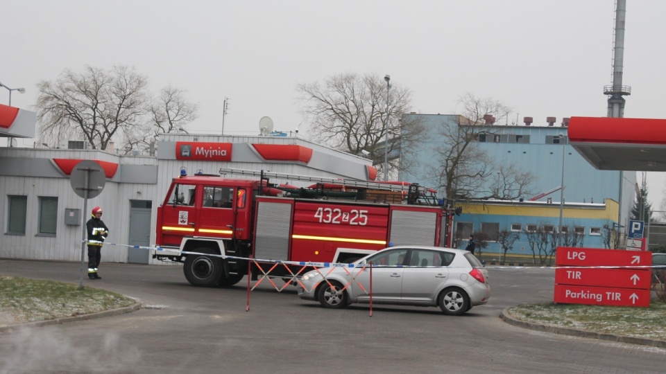 Pracowników i klientów stacji benzynowej ewakuowano. Fot. Dziennik Nowogardzki