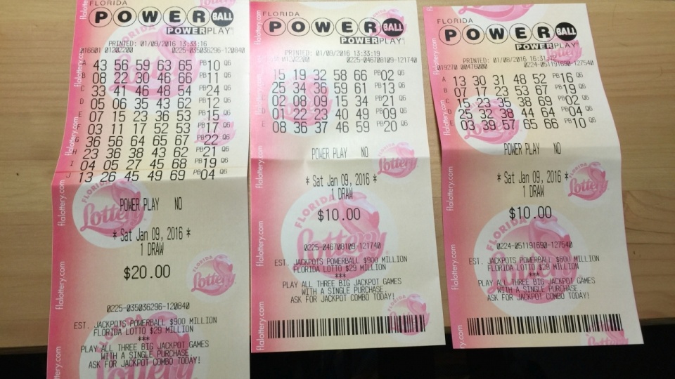 Kupon na loterię Power Bowl. Fot. Jan Pachlowski [Radio Szczecin]
