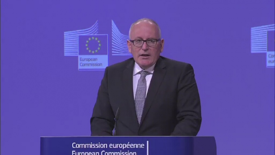 Frans Timmermans poinformował na konferencji prasowej, że KE przeprowadzi wstępną ocenę sytuacji związanej z polskim Trybunałem Konstytucyjnym. Fot. EBS/x-news