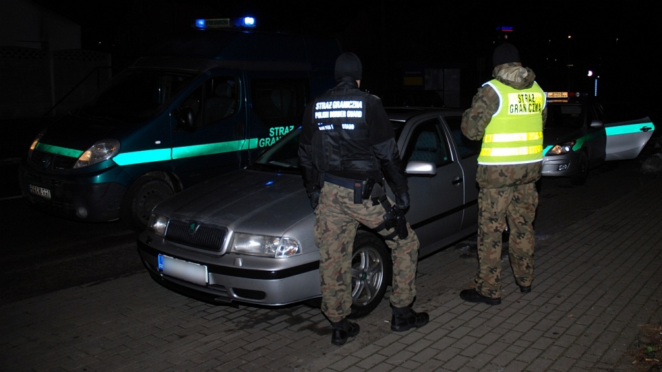 Funkcjonariusze polskiej Straży Granicznej i niemieckiej Policji zatrzymali pod Szczecinem trzech uzbrojonych bandytów. Fot. Straż Graniczna
