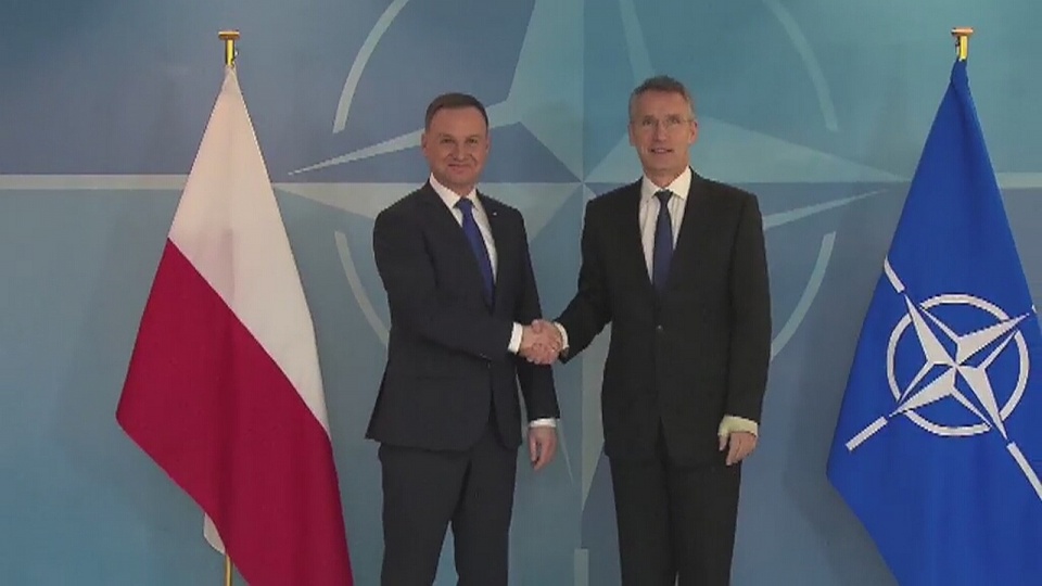 Prezydent Andrzej Duda spotkał się w poniedziałek z szefem NATO Jensem Stoltenbergiem i rozmawiał m.in. o lipcowym szczycie Sojuszu w Warszawie. Fot. NATO Channel/x-news