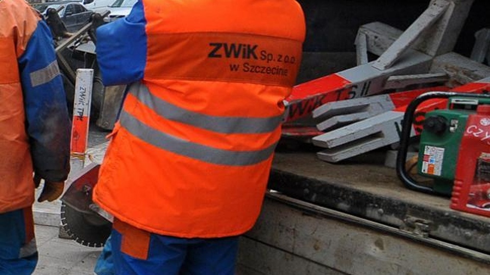Awaria wodociągowa na ul. Podgórnej w Szczecinie. Fot. Łukasz Szełemej [Radio Szczecin/Archiwum]