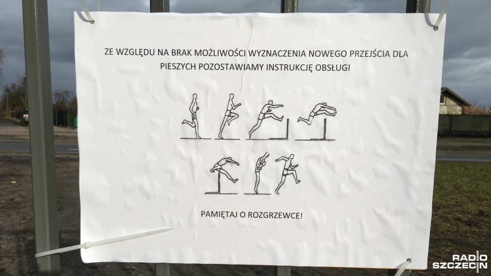 Sporny płotek na ulicy Ku Słońcu. Fot. Andrzej Kutys [Radio Szczecin]