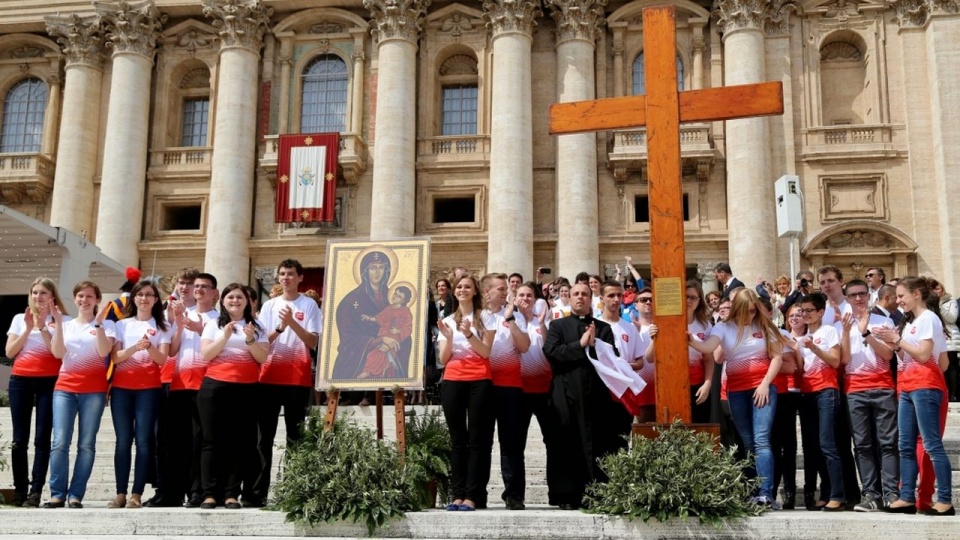 Krzyż i Ikonę podarował Jan Paweł II, który już w 1985 roku zapoczątkował modlitewne spotkania młodych na całym świecie. Fot. www.szczecin.kuria.pl