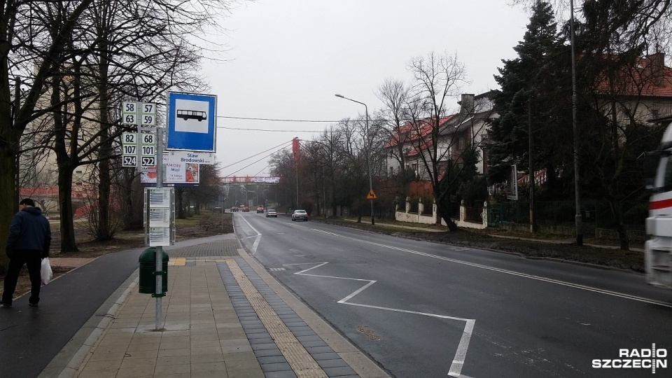Autobusy komunikacji miejskiej m.in. linii 63 i 107 - od poniedziałku zatrzymują się przy Stawie Brodowskim. Fot. Marek Borowiec [Radio Szczecin]