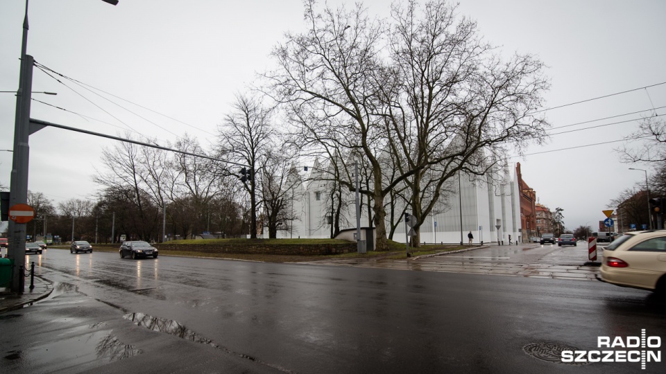 Jest nowa nawierzchnia, ale oznakowanie poziome na niej jest już tylko prowizoryczne. Fot. Konrad Nowak [Radio Szczecin]