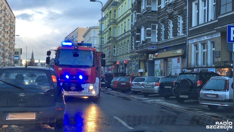 Pożar poddasza przy al. Wojska Polskiego w Szczecinie. Fot. Tobiasz Madejski [Radio Szczecin]
