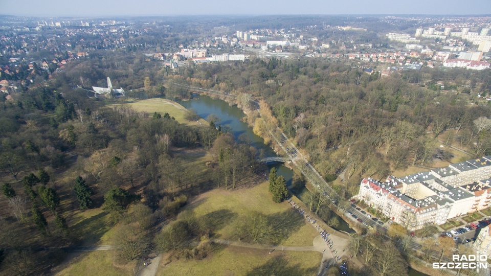Magdalenę Grycko do rozmowy zaprosili radni - to miała być dyskusja o rewitalizacji parków Żeromskiego, Kasprowicza i Cmentarza Centralnego. Fot. Piotr Sawiński [Radio Szczecin]