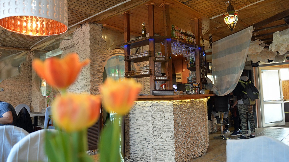 "Kuchenne rewolucje" odmieniły szczecińską restauracją orientalną "Aramia". Fot. Łukasz Szełemej [Radio Szczecin]