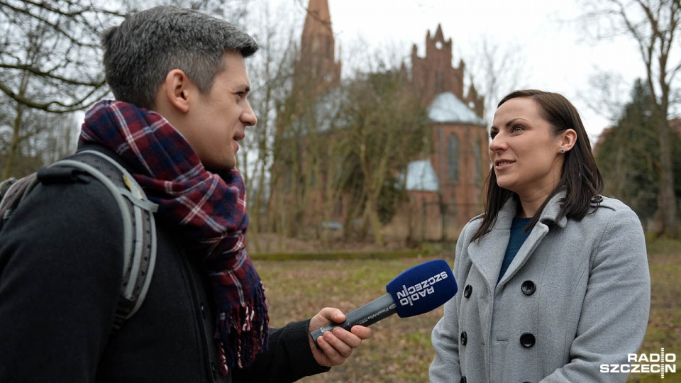 Autorką książki jest debiutująca na literackim rynku mieszkanka Stargardu Kamila Denis. Fot. Łukasz Szełemej [Radio Szczecin]